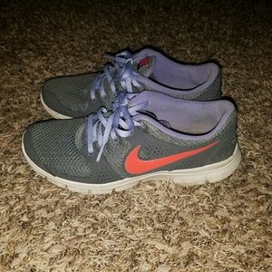 Nike Tennis Shoes